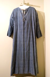 Invalid gown, New England, 1800s, linen - Concord Museum - Concord, MA - DSC05878