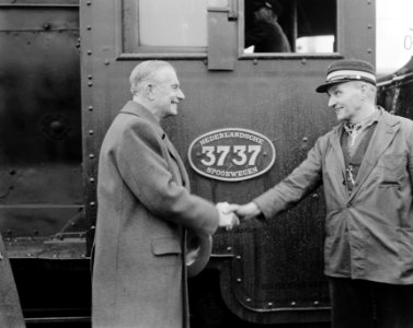 Ir.F. G. den Hollander (links) en mach. H. de Hooij (rechts), Bestanddeelnr 909-2334
