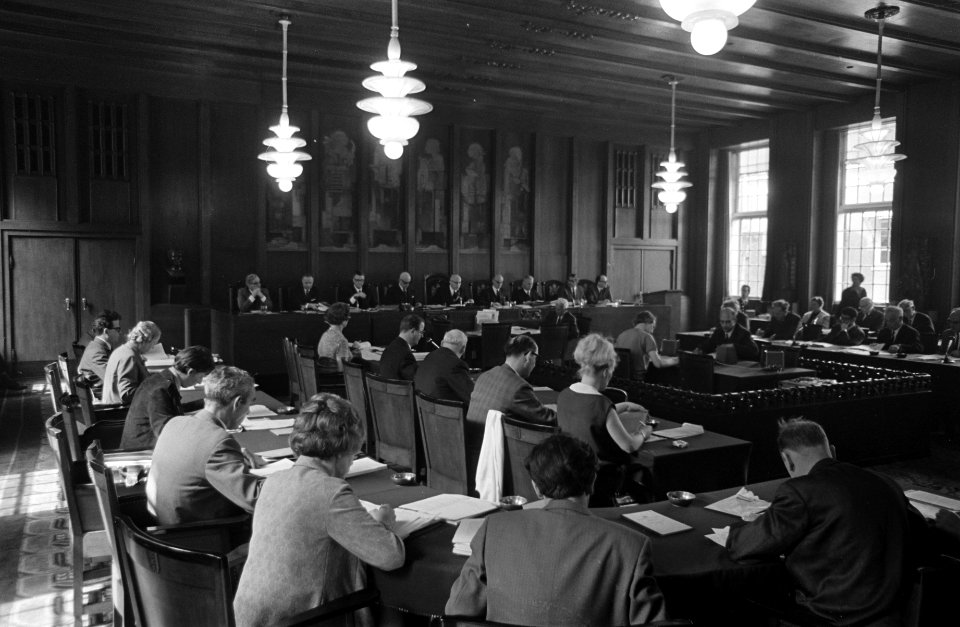 Interpellatie Gemeenteraad Amsterdam. Overzicht zitting donderdagmiddag, Bestanddeelnr 921-3124