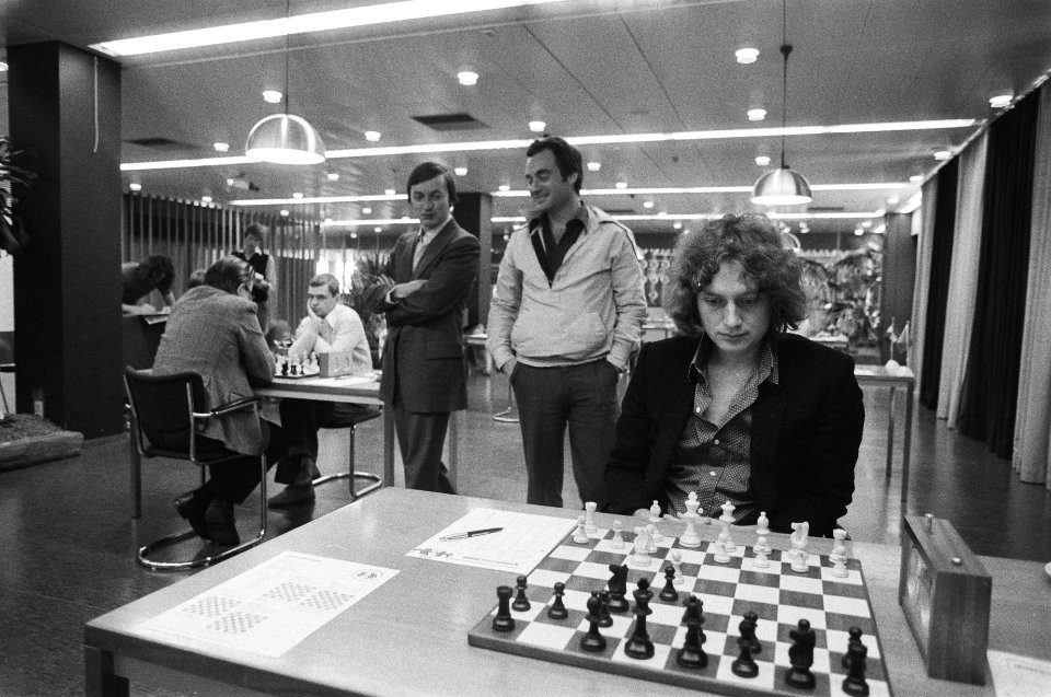 Interpolis schaaktoernooi in Tilburg, vlnr Karpov, Sosonko en Timman, Bestanddeelnr 931-0357