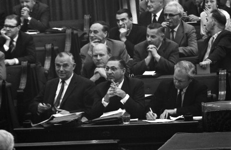 Interpellatie over Planta-affaire in de Tweede Kamer. Op de voorste rij (v.l.n.r, Bestanddeelnr 911-6292