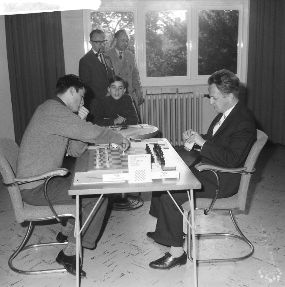 Internationaal Schaaktoernooi in Zevenaar. Langeweg en B. Milic, Bestanddeelnr 913-1230