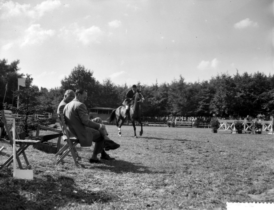 Internationaal Springconcours in Rotterdam, Prins Bernhard en majoor C C Hasse, Bestanddeelnr 910-6482