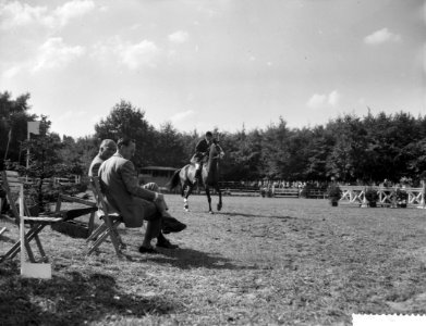 Internationaal Springconcours in Rotterdam, Prins Bernhard en majoor C C Hasse, Bestanddeelnr 910-6482