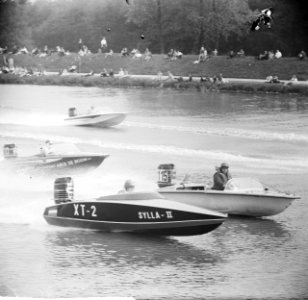 Internationaal speedbootraces op de Bosbaan, overzicht strijd in de C-stock, Bestanddeelnr 917-8030