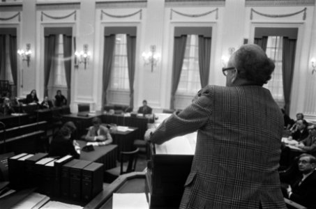 Interpellatie van Wolff (CPN) over justitieel onderzoek inzake omkopingsaffaire , Bestanddeelnr 927-5369