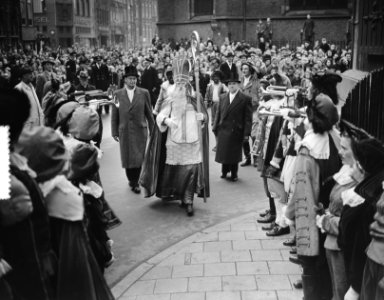 Intocht van Sint Nicolaas te Den Haag. Op de Groenmarkt, Bestanddeelnr 904-8552