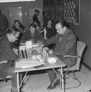 Internationaal Schaaktoernooi in Zevenaar. OKelly de Galway en Lehman, Bestanddeelnr 913-1231