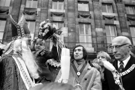 Intocht St. Nicolaas in Amsterdam. Met Sjaak Swart (die ook een ICA penning heef, Bestanddeelnr 926-0334