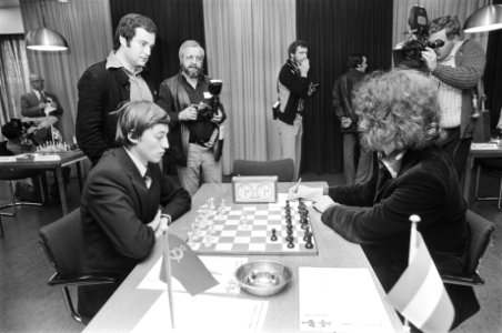 Interpolisschaaktoernooi, 1e ronde, Karpov (l) tegen Timman, Bestanddeelnr 929-3618