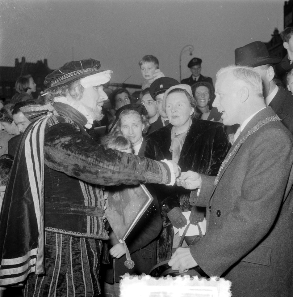 Intocht Sinterklaas in Amsterdam. De commandant van het Spaanse escorte, Bestanddeelnr 906-1208