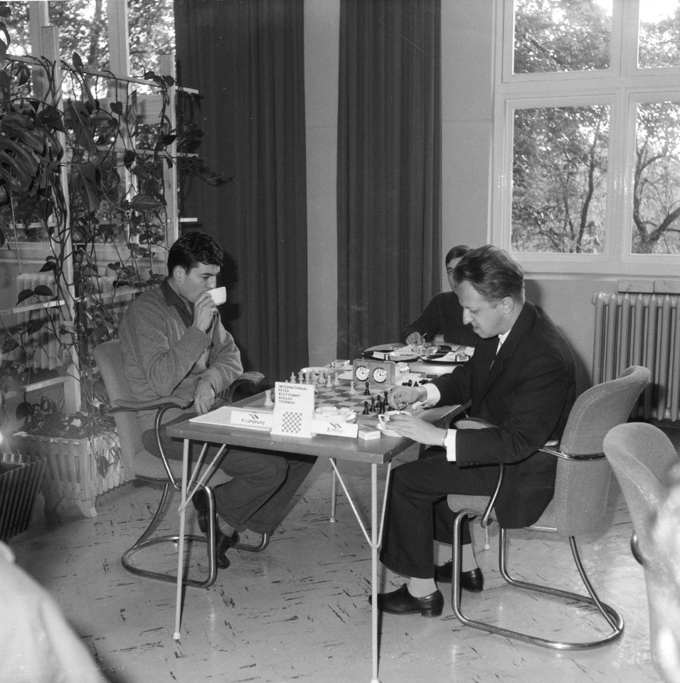 Internationaal Schaaktoernooi in Zevenaar. Langeweg en B. Milic, Bestanddeelnr 913-1233