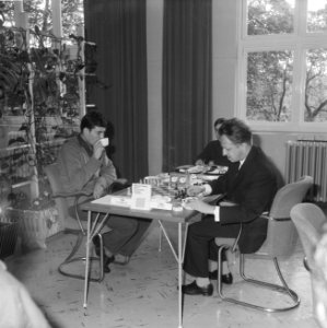 Internationaal Schaaktoernooi in Zevenaar. Langeweg en B. Milic, Bestanddeelnr 913-1233