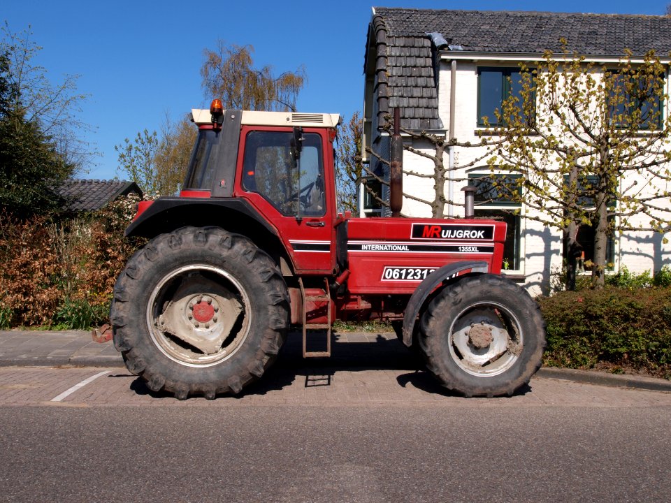 International 1355XL pic2