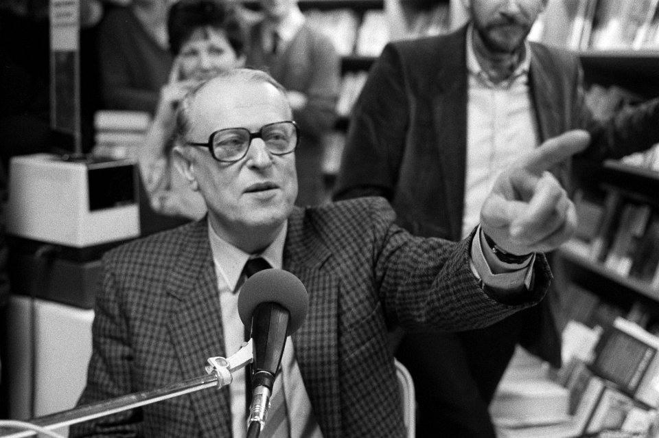 Interview met W. F. Hermans in de Bijenkorf, Bestanddeelnr 933-2733