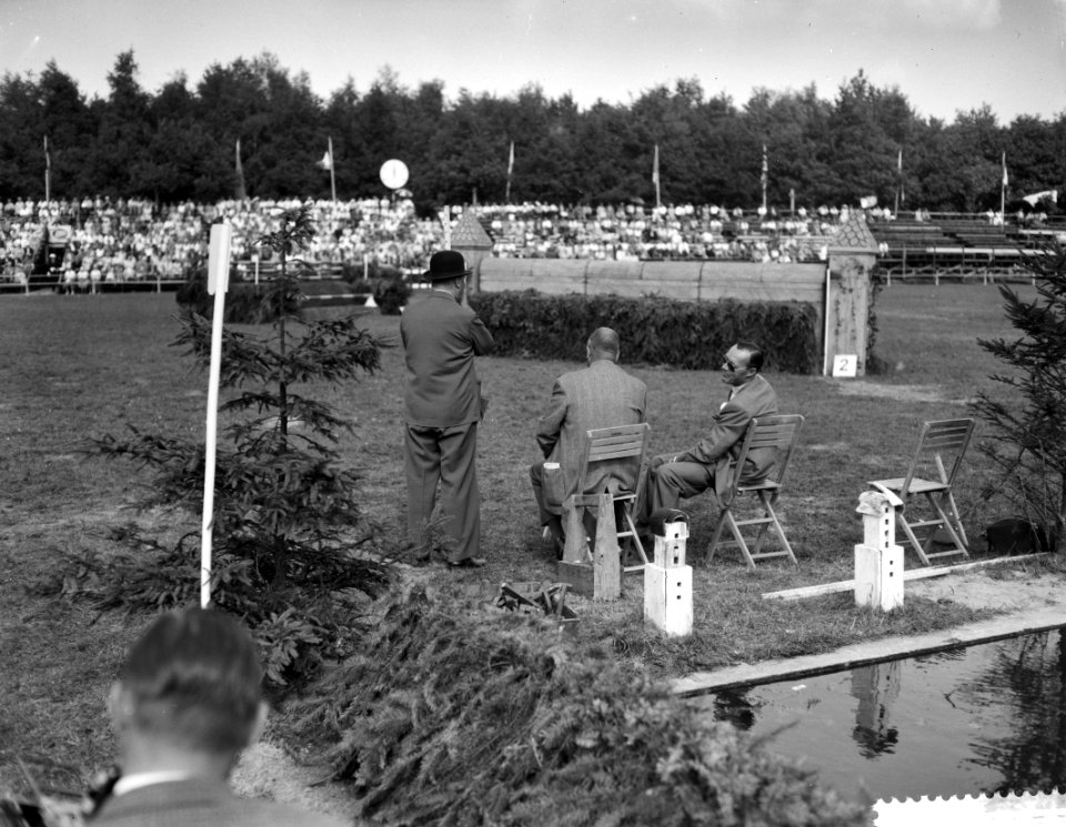 Internationaal Springconcours in Rotterdam, Prins Bernhard en majoor C C Hasse, Bestanddeelnr 910-6481