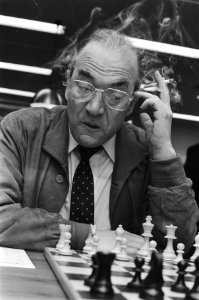 Interpolisschaaktoernooi Tilburg Victor Kortsjnoj in actie (close), Bestanddeelnr 933-4180