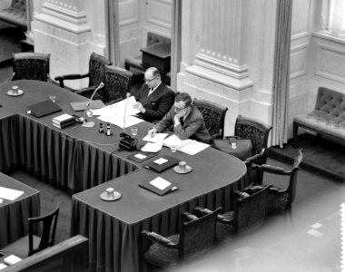 Interpellatie over de zg schrootaffaire in de Tweede Kamer , links Minister , Bestanddeelnr 910-1657