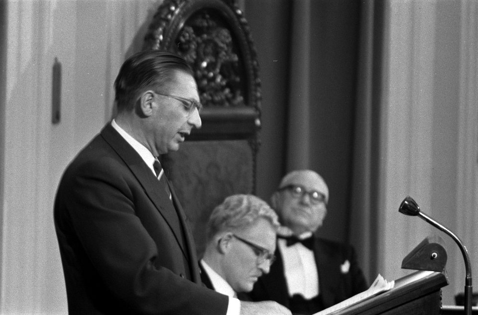 Interpellatie over Planta-affaire in de Tweede Kamer dr. H. J. Lamberts tijdens , Bestanddeelnr 911-6300
