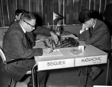 Internationaal Schaaktoernooi in Utrecht Bisquier (VS) tegen Matanovic (Zuid-Sl, Bestanddeelnr 913-2671