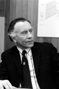 Ir. P.F.J. Linssen (directeur van het Nederlands Instituut voor Vliegtuigontwikk, Bestanddeelnr 932-4672