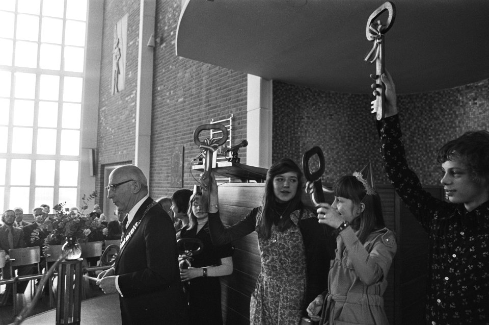 Internaat voor schipperskinderen, Prinses Beatrix , geopend door Samkalden in , Bestanddeelnr 928-4492
