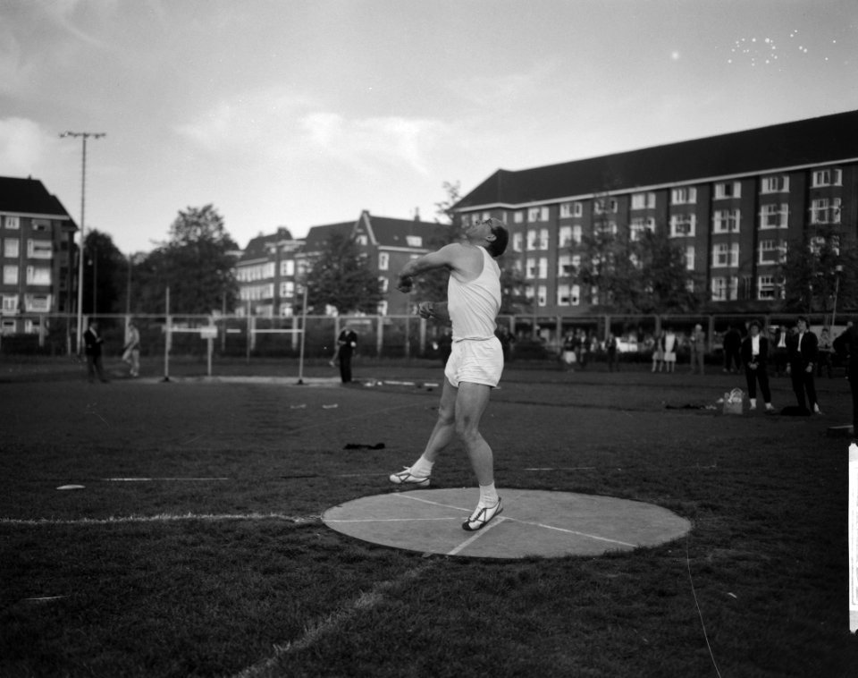 Internationale Amsterdamse Atletiekwedstrijden Cees Koch (discuswerper), Bestanddeelnr 914-0209