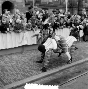 Intocht Sinterklaas in Amsterdam. Zwarte Pieten, Bestanddeelnr 906-1218
