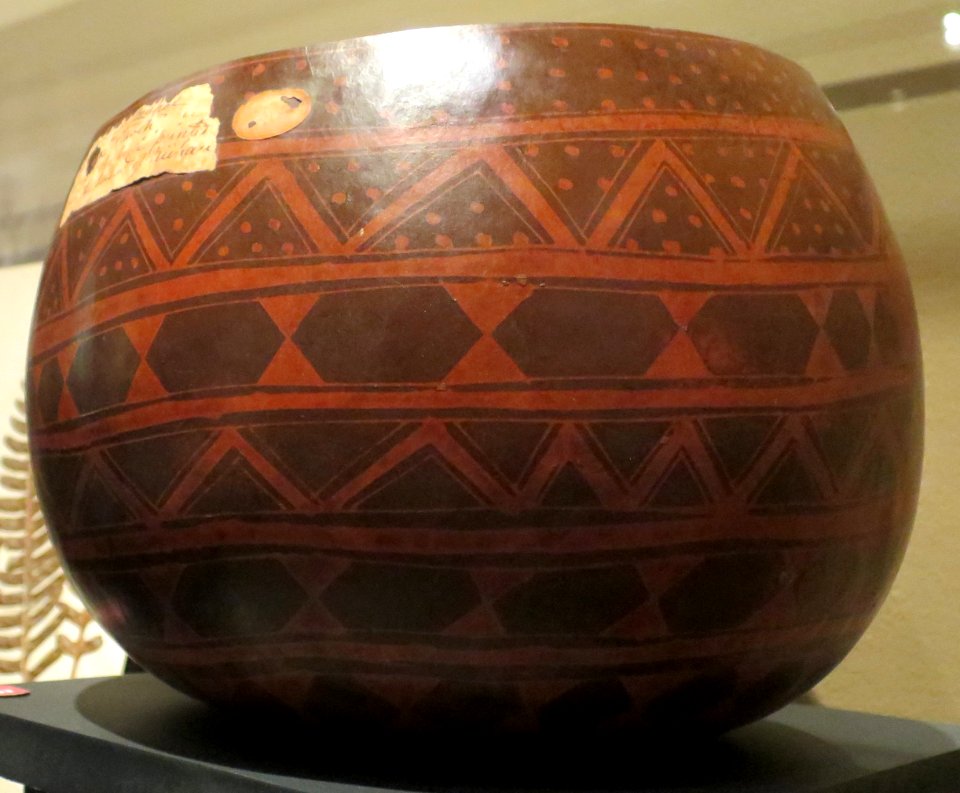 Ipu pawehe, gourd container, Bernice Pauahi Bishop Museum 01071
