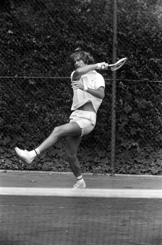 Internationaal tennistoernooi Melkhuisje te Hilversum, Fred Hemmes in aktie, Bestanddeelnr 926-5496