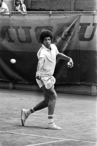 Internationaal tenniskampioenschap van Scheveningen op ME Humphrey Horse in acti, Bestanddeelnr 929-2594