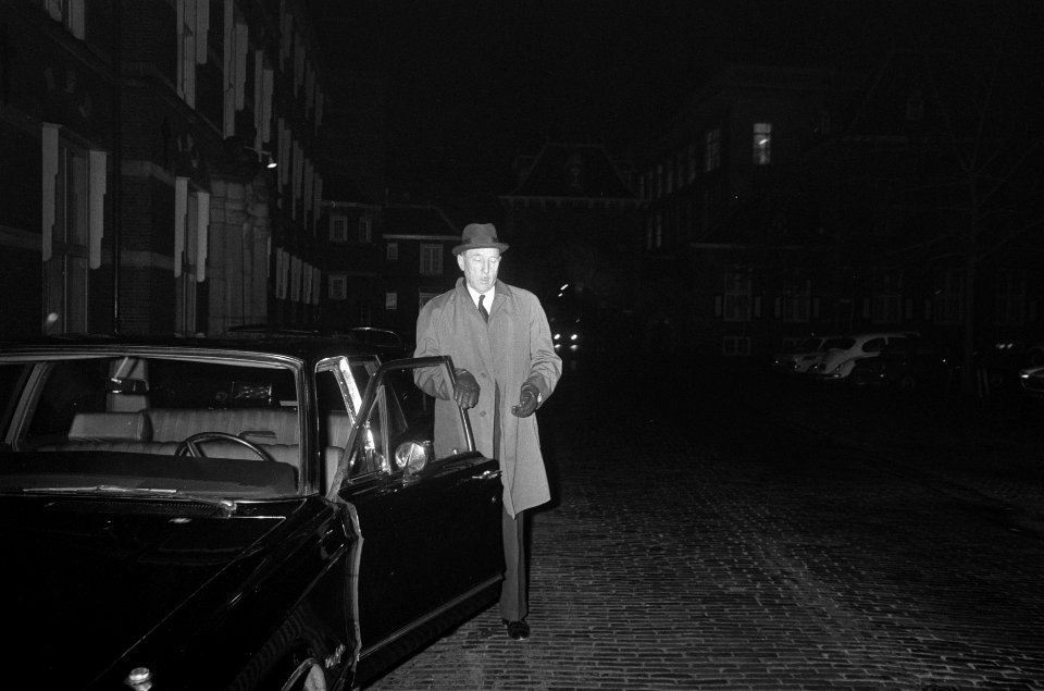 Intern Beraad van regering over benoeming tot gouverneur Nederlandse Antillen dr, Bestanddeelnr 923-2367