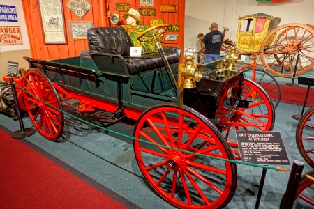 International Autowagon, 1907, made by International Harvester Co., Chicago, Illinois, 2 cylinder, gasoline engine - Luray Caverns Car and Carriage Museum - Luray, Virginia - DSC01237