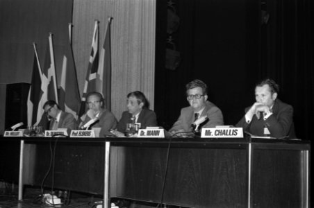 International Water Pollution Conference in de RAI vlnr Yves Hellot , Fokke, Bestanddeelnr 927-1749