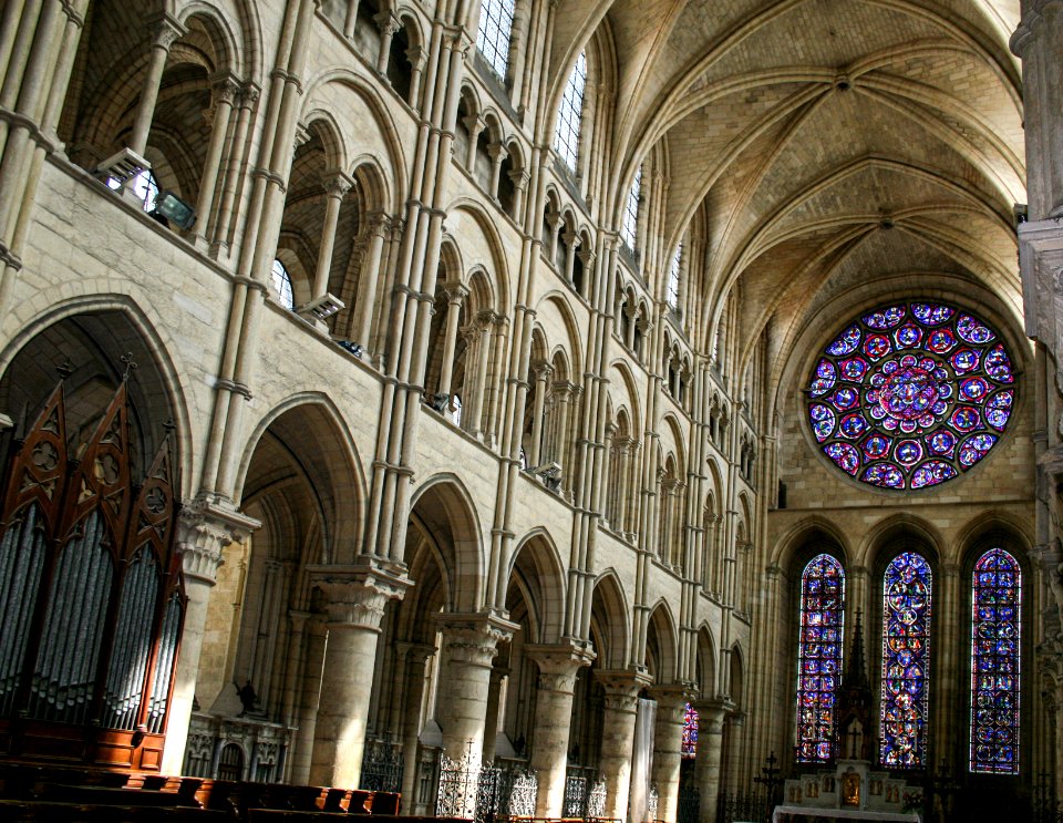 Internal detail of the Laon cathedral 2007-05-06-03
