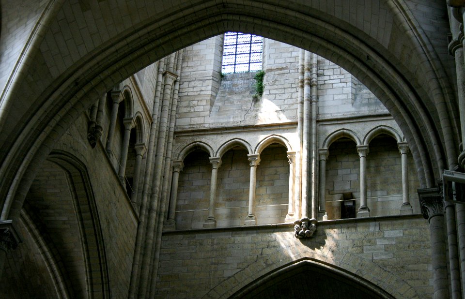 Internal detail of the Laon cathedral 2007-05-06-06