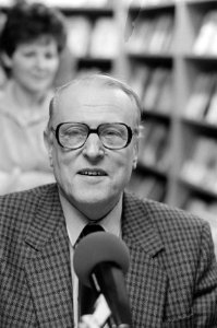 Interview met W. F. Hermans in de Bijenkorf W. F. Hermans (kop), Bestanddeelnr 933-2732