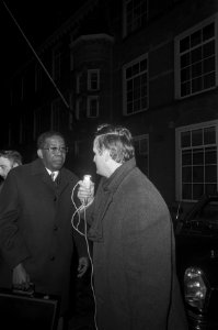 Intern Beraad van regering over benoeming tot gouverneur Nederlandse Antillen dr, Bestanddeelnr 923-2366