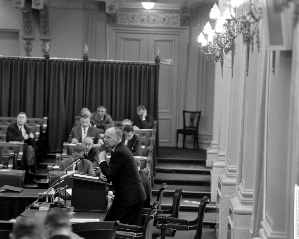 Interpellatie Tweede Kamer over Vietnam, minister Vondeling, Bestanddeelnr 917-9653
