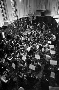 Intocht Nederlands Studenten Orkest in Bergen overzicht, Bestanddeelnr 921-9891