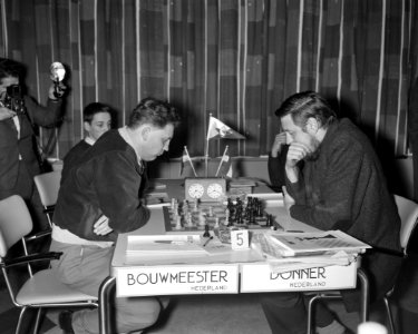 Internationaal Schaaktoernooi in Utrecht. Bouwmeester tegen Donner, Bestanddeelnr 913-2677