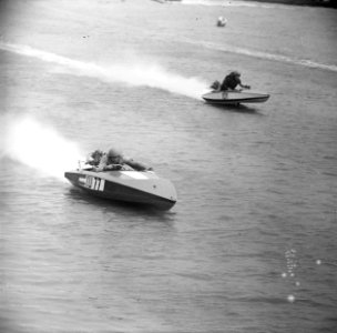 Internationaal speedbootraces op de Bosbaan, de speedboten in de strijd, Bestanddeelnr 917-8036