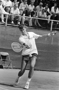 Internationaal tennis op Melkhuisje in Hilversum Michiel Schapers in actie, Bestanddeelnr 934-7248
