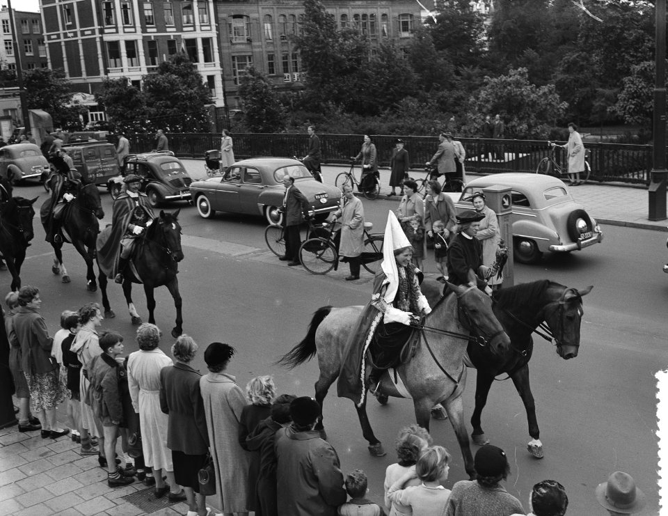Intocht nieuwe Heide Koningin in Amsterdam, Bestanddeelnr 906-5545