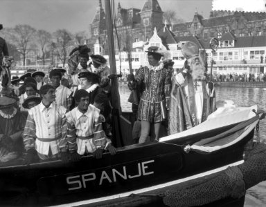 Intocht St Nicolaas te Amsterdam, aankomst met de stoomboot Spanje, Bestanddeelnr 911-7967