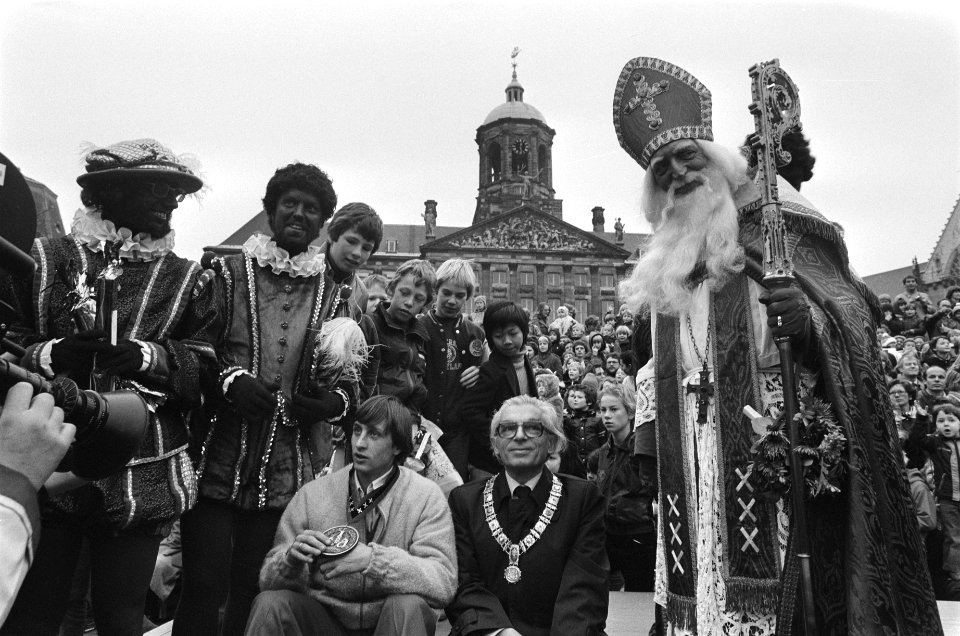 Intocht Sinterklaas in Amsterdam Cruijff, Sinterklaas ea opde Dam, Bestanddeelnr 930-0035