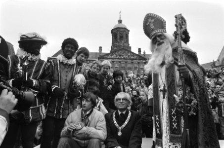 Intocht Sinterklaas in Amsterdam Cruijff, Sinterklaas ea opde Dam, Bestanddeelnr 930-0035
