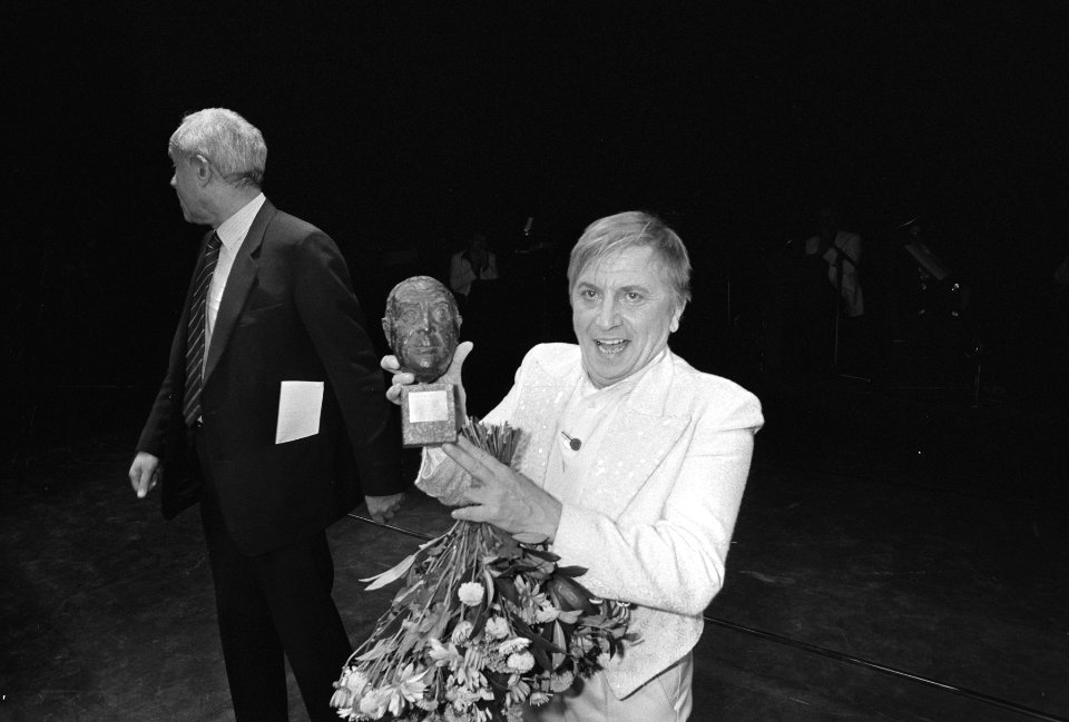 InTheater Carre te Amsterdam werd de Johan Kaartprijs uitgereikt aan akteur Leen, Bestanddeelnr 931-1308