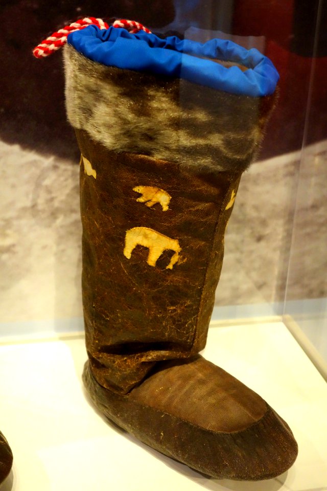 Inuit boot, Iglulingmiut, 1987 - Bata Shoe Museum - DSC00418