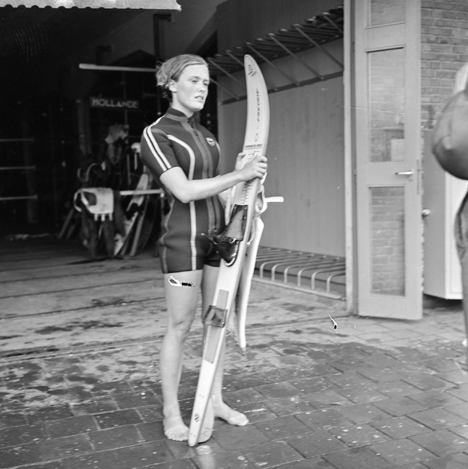 Internationaal waterskiwedstrijd op de Bosbaan, Jean Michel Jamin (Frankrijk) in, Bestanddeelnr 918-0937